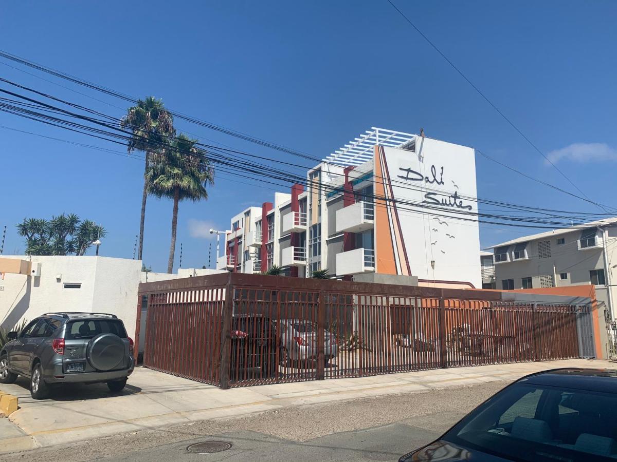 Dali Suites Hotel Tijuana Exterior photo